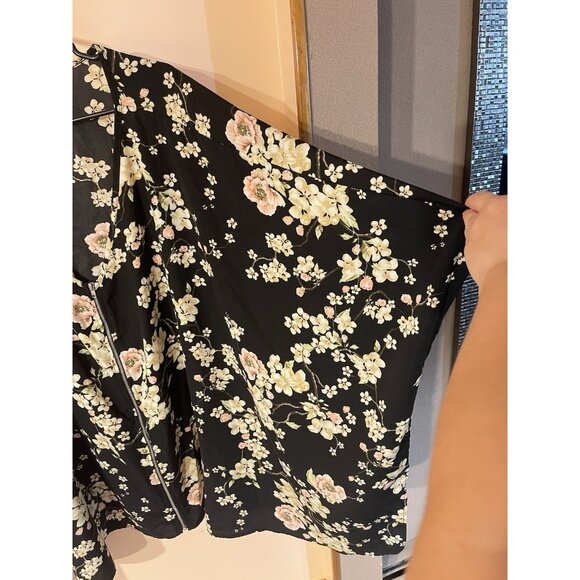 Torrid Floral V-Neck front Zip Up Down Kimono & Poncho Cape Size 4 - Picture 10 of 14